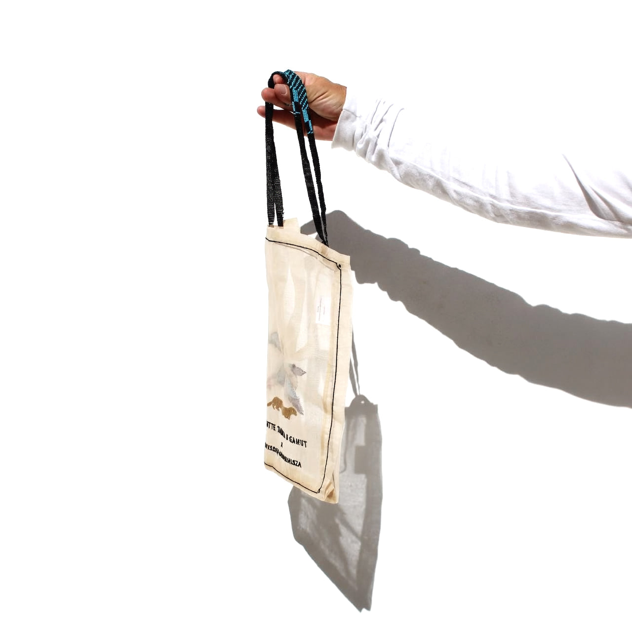 
                  
                    Bolso tote organza Brigitte Tanaka & Studio Gamut x Thyssen
                  
                