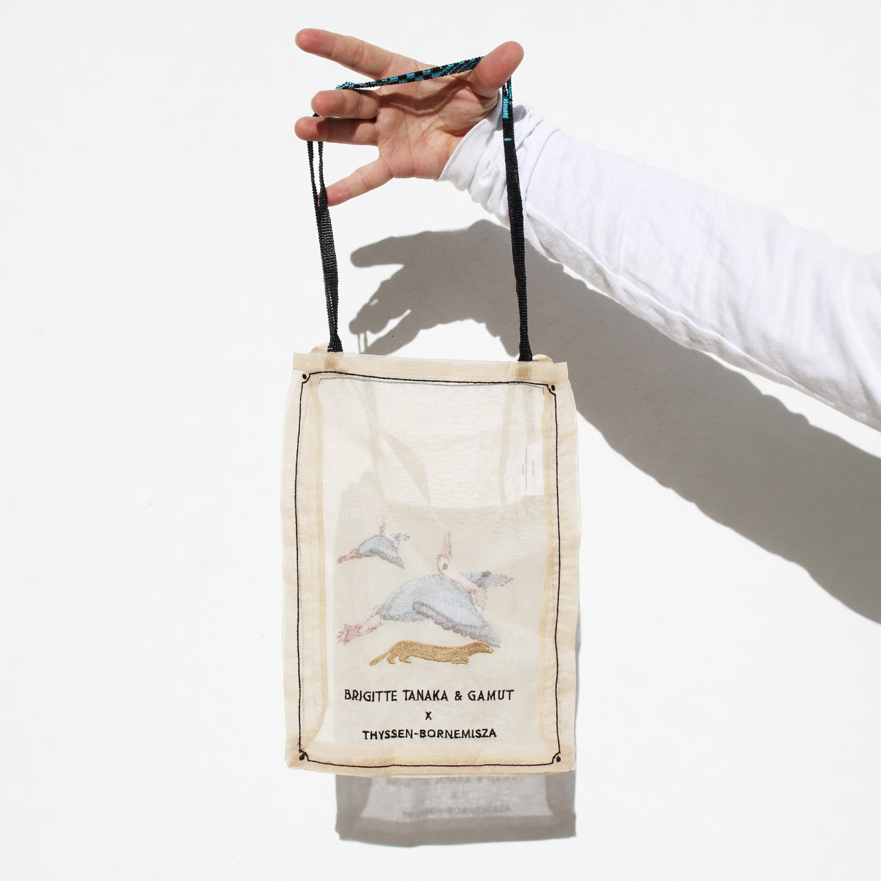 
                  
                    Bolso tote organza Brigitte Tanaka & Studio Gamut x Thyssen
                  
                